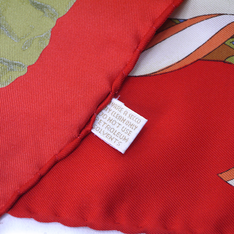 OLD Gucci  80sシルクスカーフ（赤・ベージュ/王族柄）