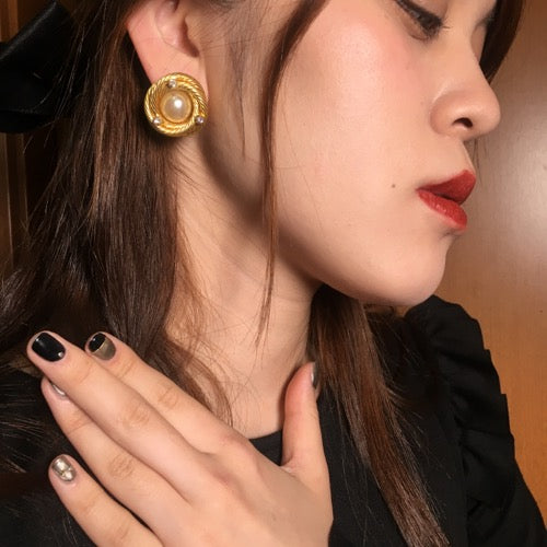 OLD CHANEL イヤリング（ゴールド・渦巻き）