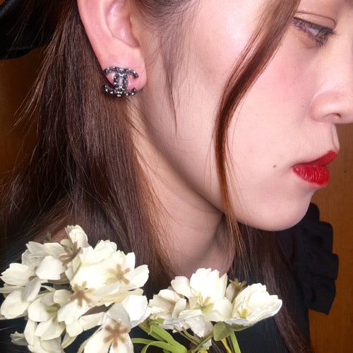 OLD CHANEL イヤリング　片方（ダークシルバー）