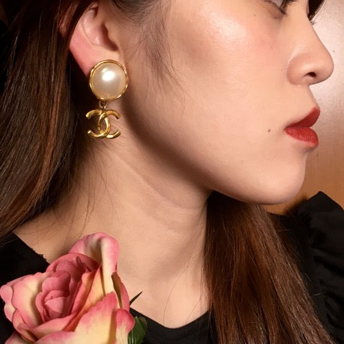 CHANEL　ココマークイヤリング（ゴールド・大パール）