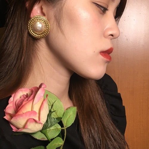 OLD CHANEL 　イヤリング（ゴールド　大パール）