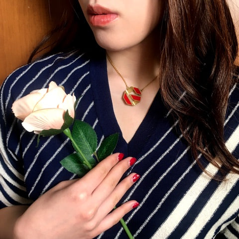 GIVENCHY ７７ｓ赤モチーフ ゴールドネックレス