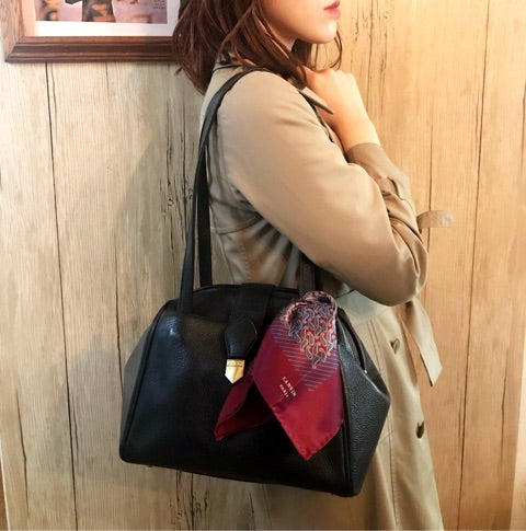 Lanvin 型押しレザー半円トートバッグ（黒）