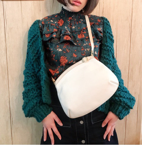 OLD Gucci 総革ベルトデザイン丸型ポシェット（白）