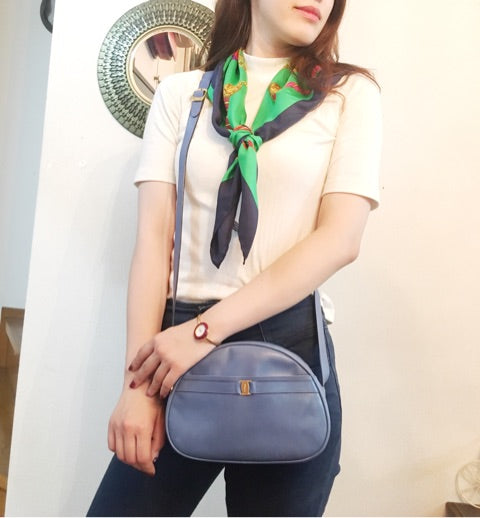 Salvatore Ferragamo ＜訳アリ＞リボン革ショルダー（水色）