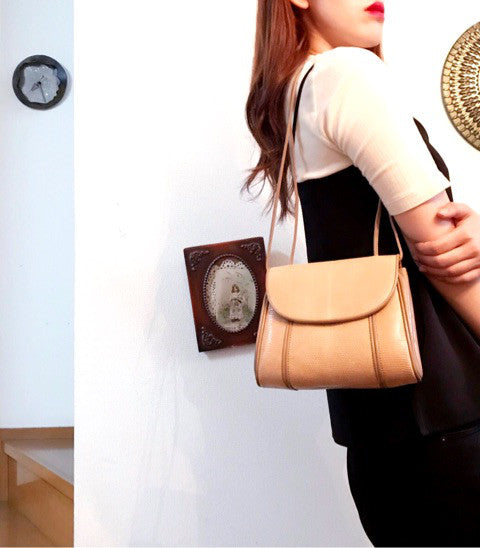 YVES SAINT LAURENT リザードポシェット(ベージュ)