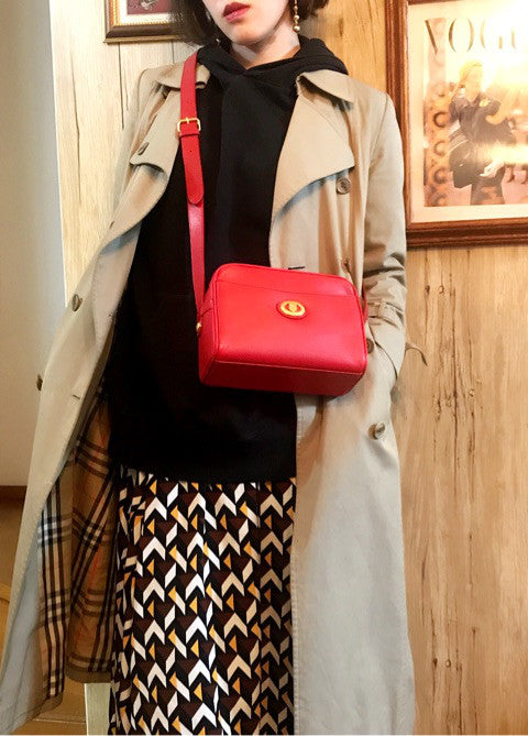 Classical Burberry's　型押しレザーショルダー(赤)