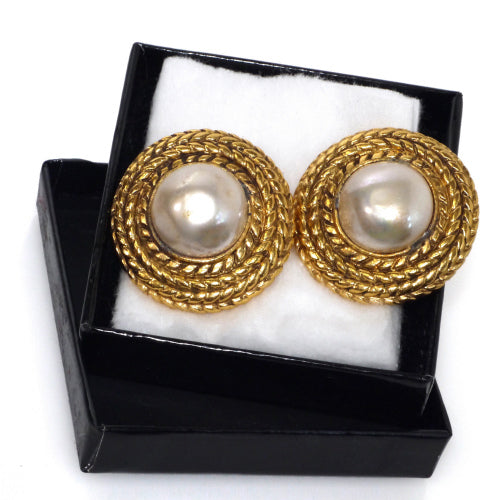 OLD CHANEL 　イヤリング（ゴールド　大パール）