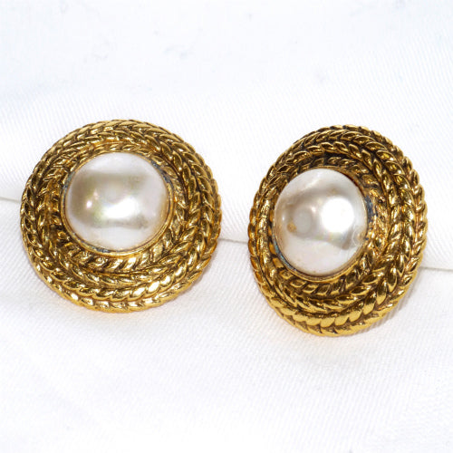 OLD CHANEL 　イヤリング（ゴールド　大パール）