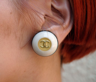 OLD CHANEL　イヤリング　片方（白黒　ココ）