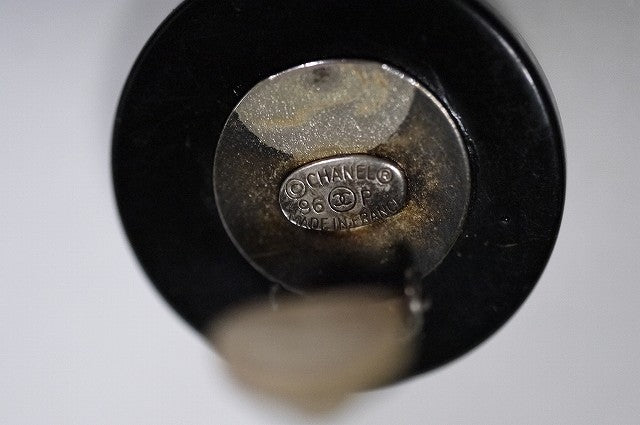 OLD CHANEL　イヤリング　片方（白黒　ココ）