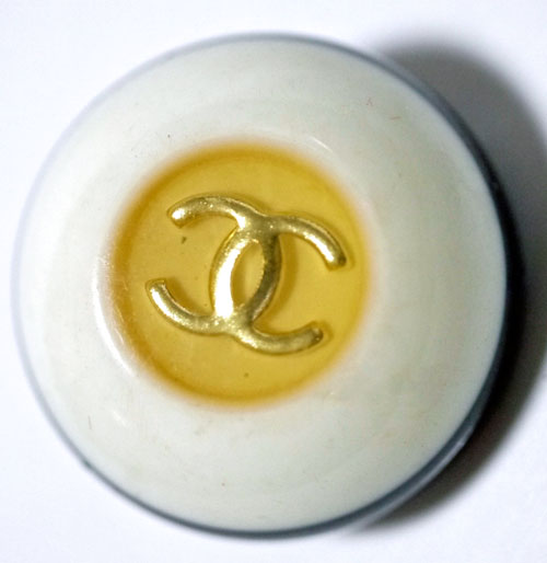 OLD CHANEL　イヤリング　片方（白黒　ココ）