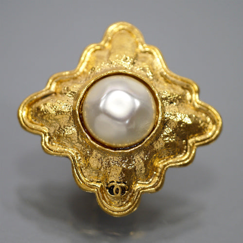 OLD CHANEL 　ダイヤ型イヤリング（ゴールド/パール）