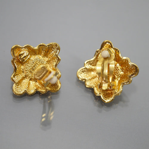 OLD CHANEL 　ダイヤ型イヤリング（ゴールド/パール）