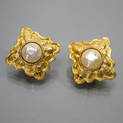 OLD CHANEL 　ダイヤ型イヤリング（ゴールド/パール）