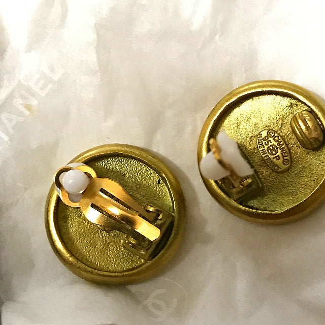 OLD CHANEL ボタンデザイン ゴールドイヤリング(箱付き)