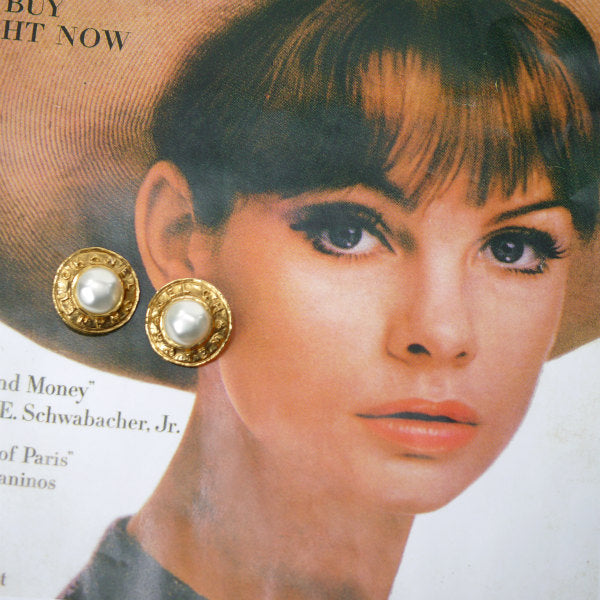 OLD CHANEL ロゴ入りパール大ぶりイヤリング（ゴールド）