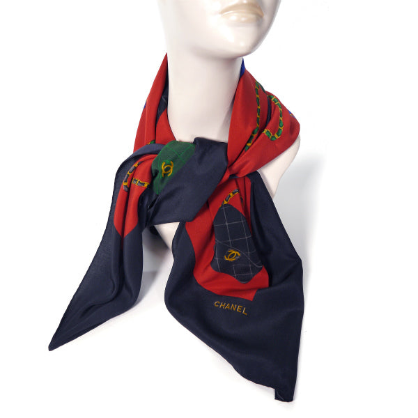 CHANEL　マトラッセバッグ柄 大判スカーフ（赤×紺）