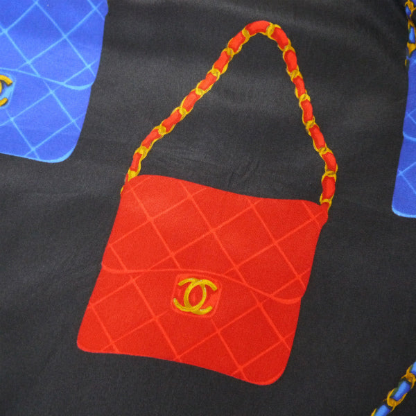 CHANEL　マトラッセバッグ柄 大判スカーフ（黒×赤）