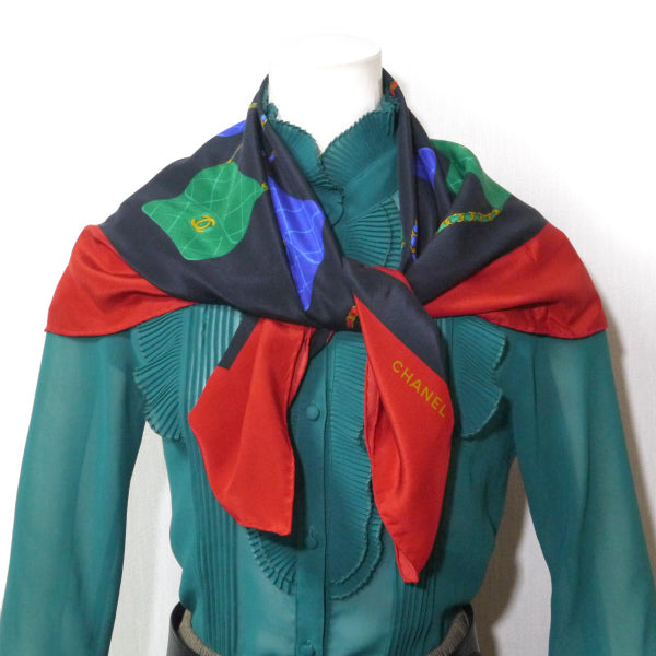 CHANEL　マトラッセバッグ柄 大判スカーフ（黒×赤）