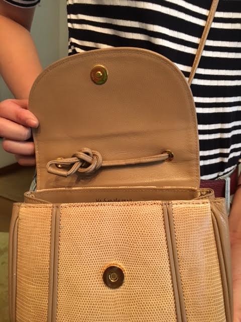 YVES SAINT LAURENT リザードポシェット(ベージュ)