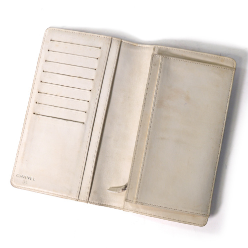 CHANEL アイコン型押し長財布（オフホワイト） | Vintage Shop 