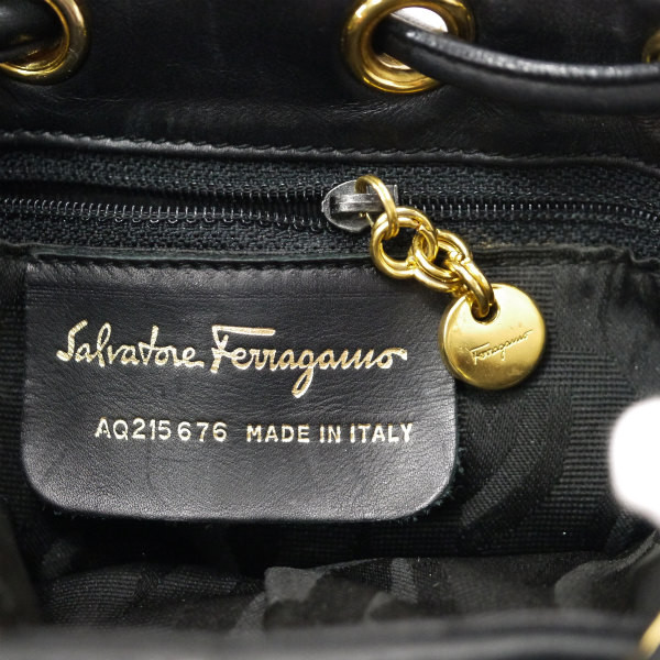 Salvatore Ferragamo Varaリボン巾着ミニリュック（黒） | Vintage 