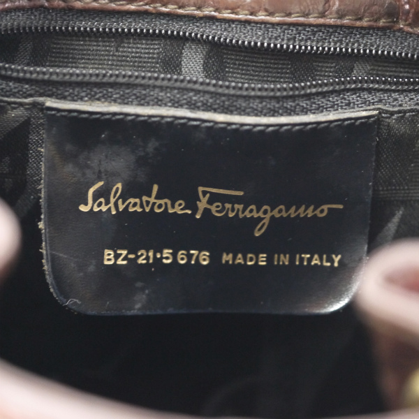 Salvatore Ferragamo Varaリボン巾着ミニリュック（クロコ型押し/濃茶 