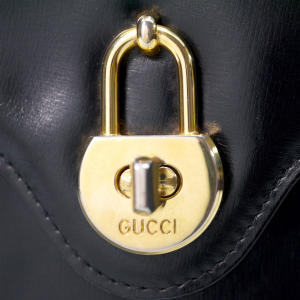 OLD Gucci 南京錠ターンロック総革ショルダーバッグ（黒） | Vintage