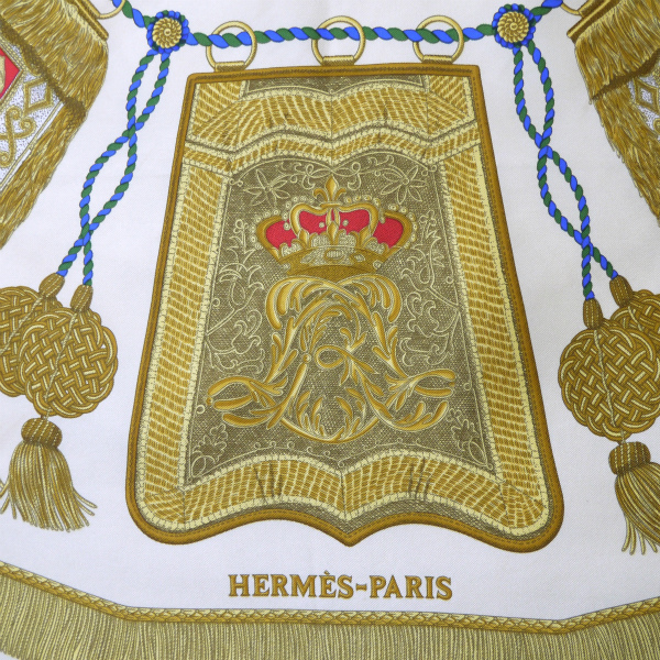 HERMES 大判カレ90スカーフ Poste et Cavalerie（アイボリー/サーベル 