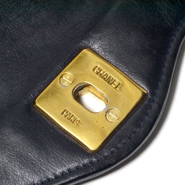 OLD CHANEL 80s パリ限定デザインフラップチェーンバッグ（黒 