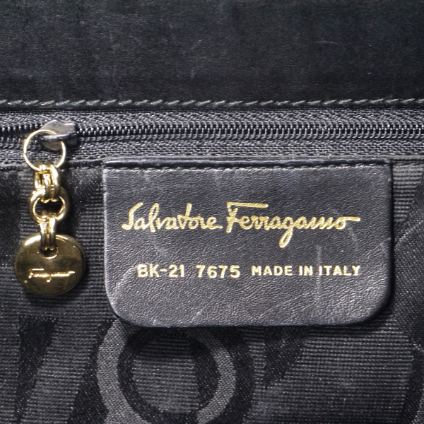 Salvatore Ferragamo Vara金具レザーハンドバッグ（黒） | Vintage 