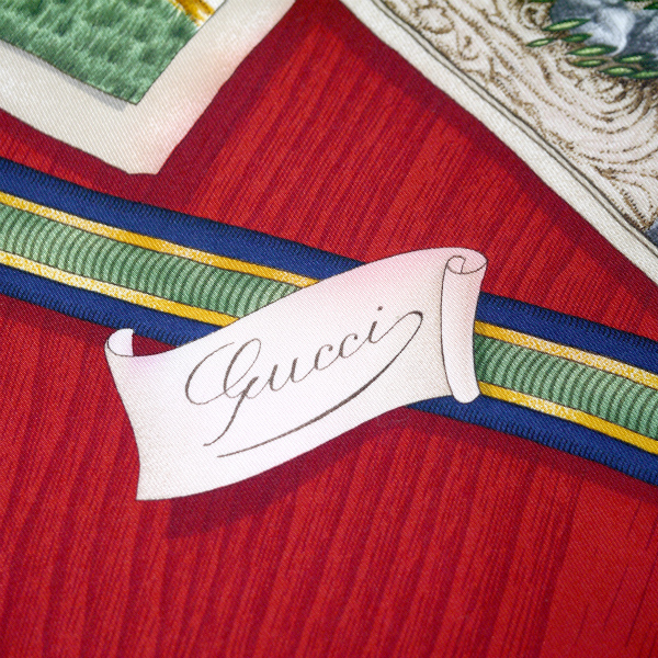 OLD Gucci アニマル柄 大判シルクスカーフ（赤系） | Vintage Shop 