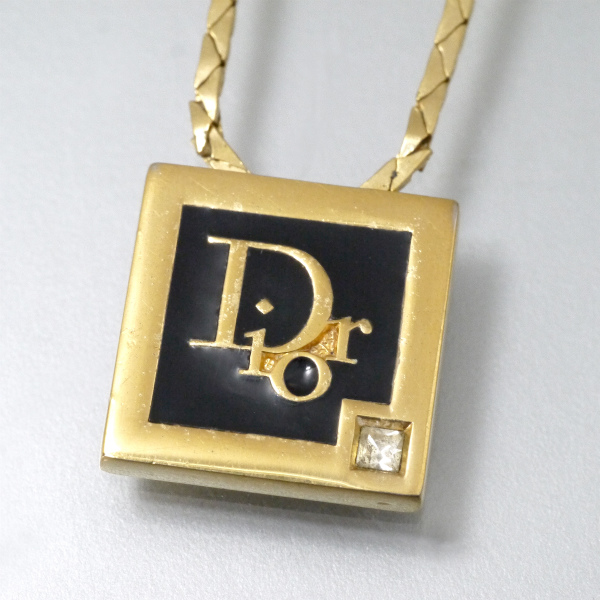 C.Dior 一粒ストーン×ブラックロゴプレートネックレス（ゴールド 
